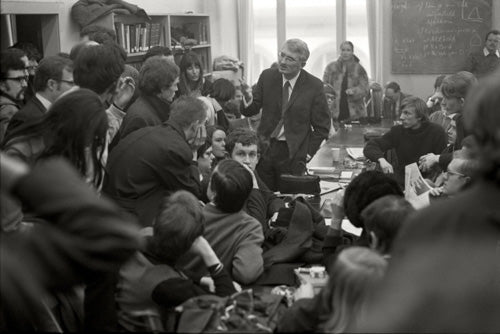 Max Scheler - Jürgen Habermas diskutiert mit Studenten, Frankfurt, 1969