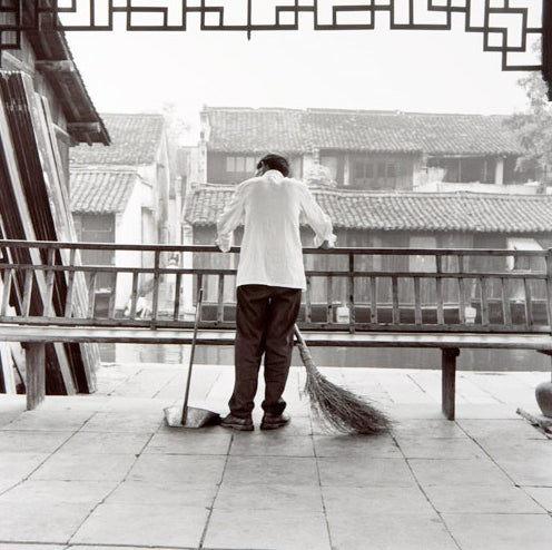 Sylvia Plachy - Sweeper, China, 2004